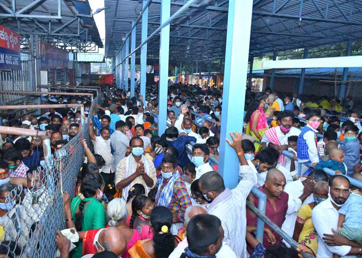 శ్రీగిరిలో భక్తుల రద్దీ
