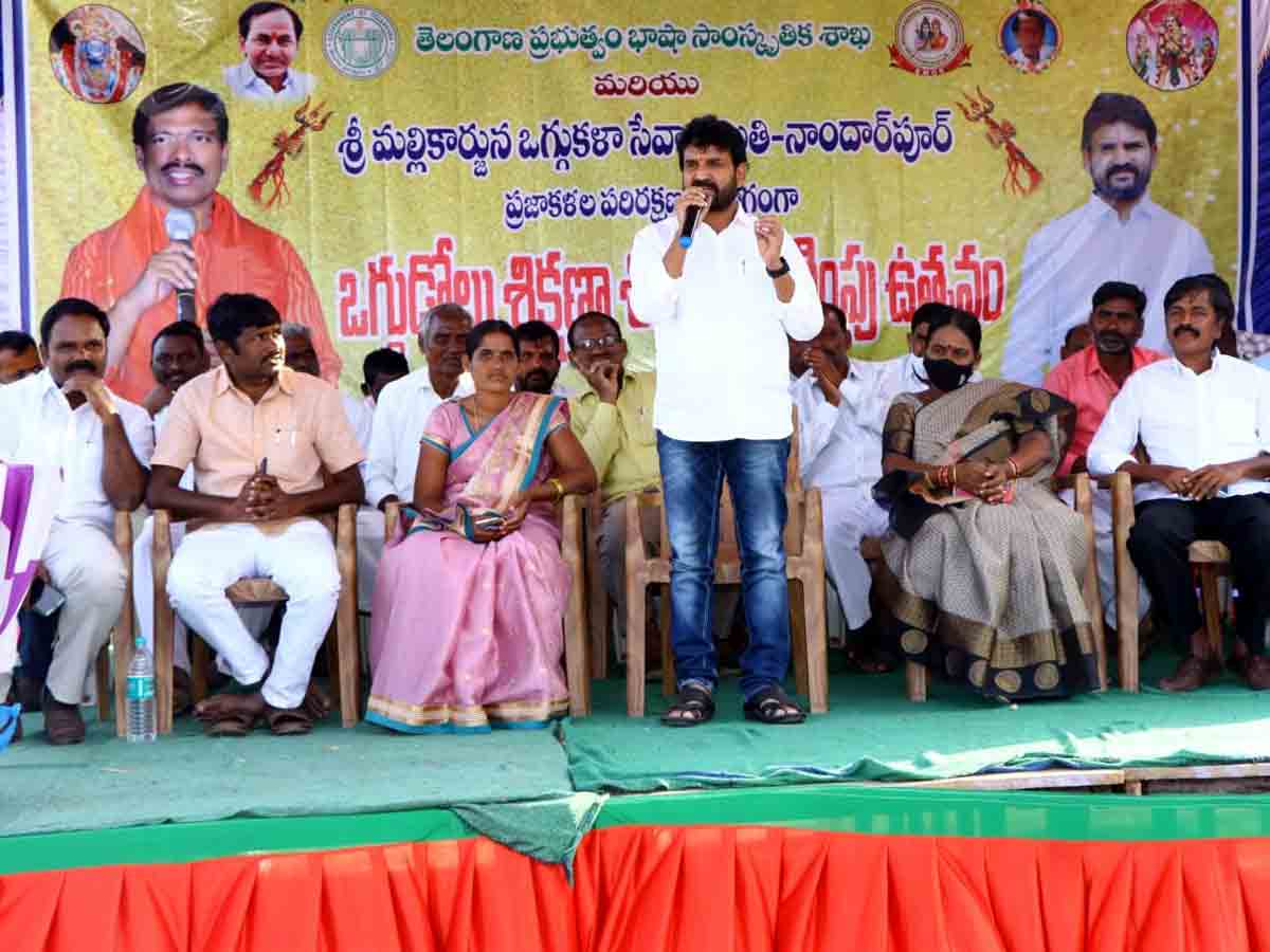 Oggu kalakarulu : ఒగ్గుడోలు కళాకారుల సంక్షేమానికి ప్రభుత్వం కృషి.. ఎమ్మెల్యే డాక్టర్‌ మెతుకు ఆనంద్‌