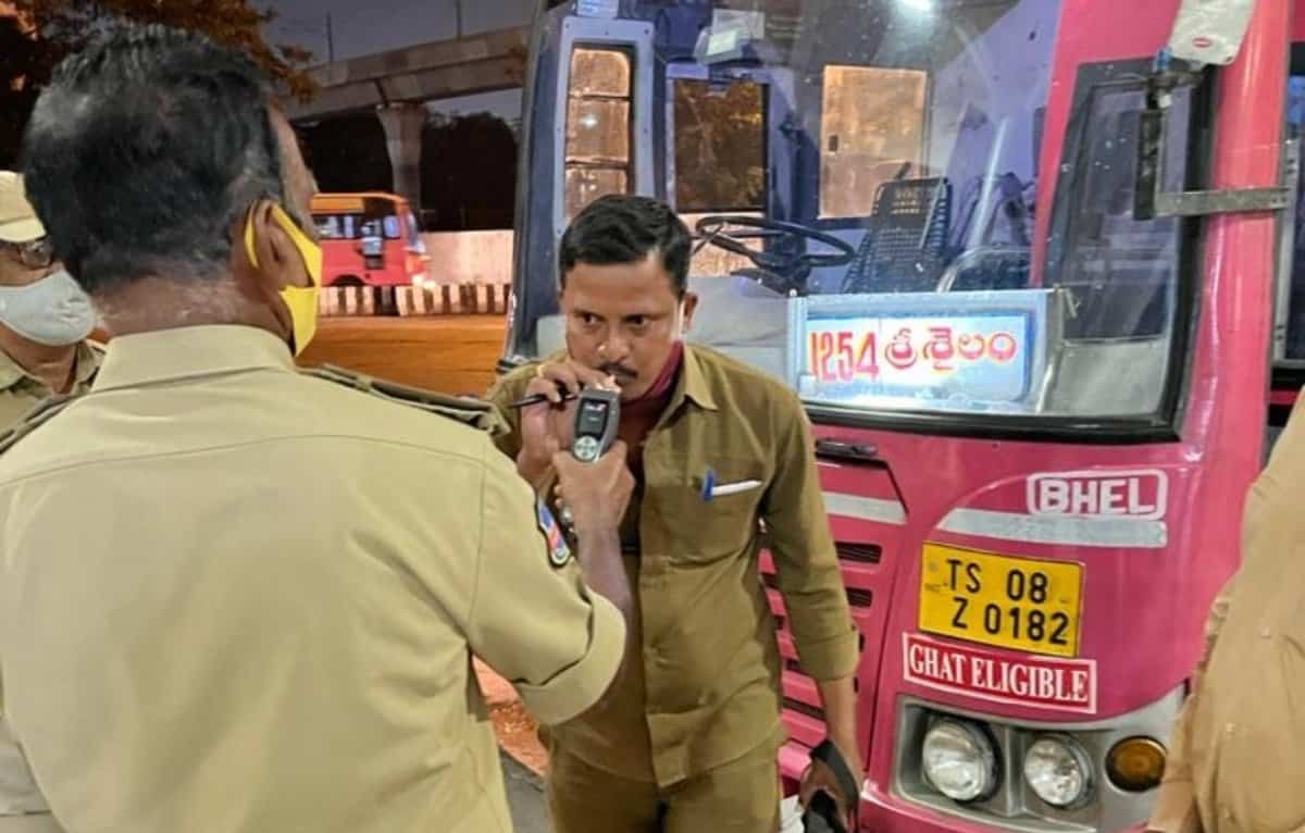Drunk and drive | ఎంజీబీఎస్‌లో డ్రైవర్లు..కండక్టర్లకు డ్రంకన్‌ డ్రైవ్‌ తనిఖీలు