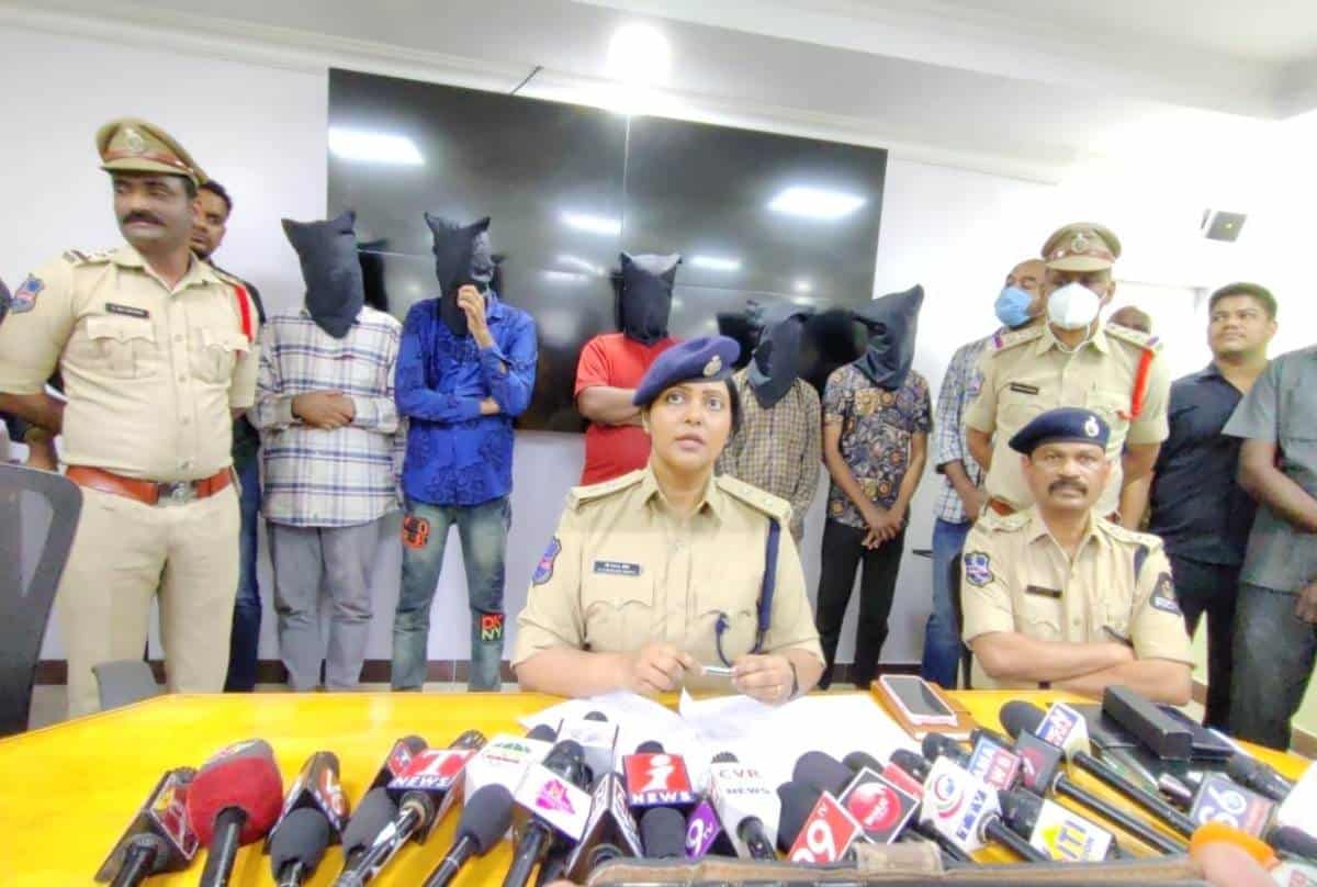 pick pocketers | ఒంటరి ప్రయాణికులే టార్గెట్.. ఐదుగురు సభ్యుల ముఠా అరెస్ట్