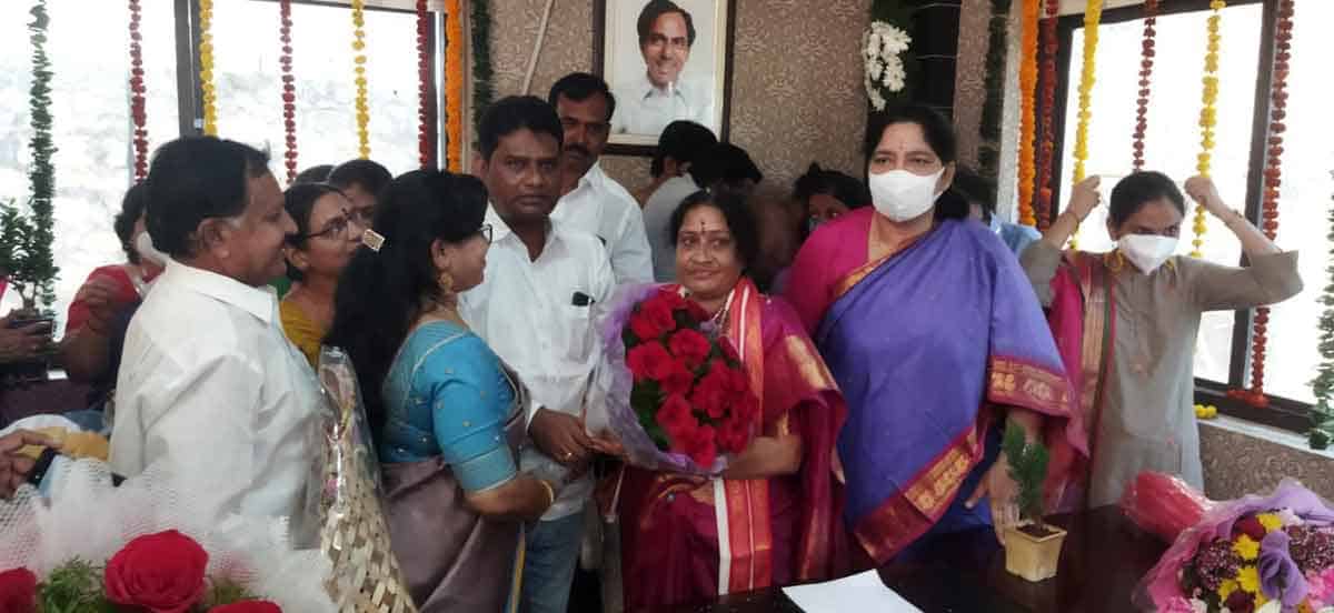 బాధ్యతలు స్వీకరించిన ఆకుల లలిత