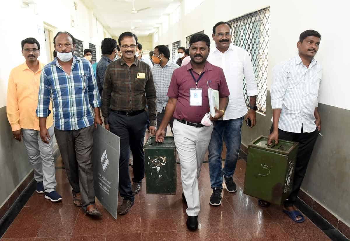 జాగ్రత్తగా ఓటెయ్యండి..