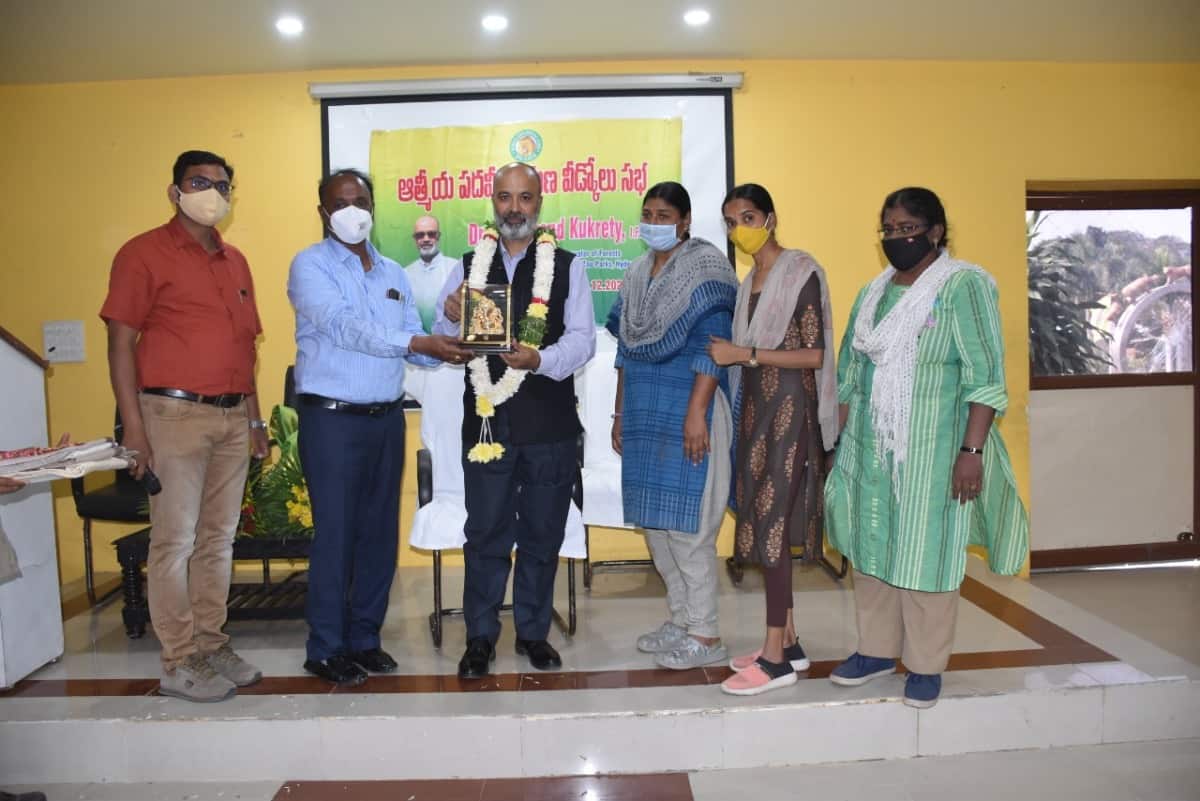 Hyderabad zoo | జూ డైరెక్టర్‌కు ఘన విడ్కోలు