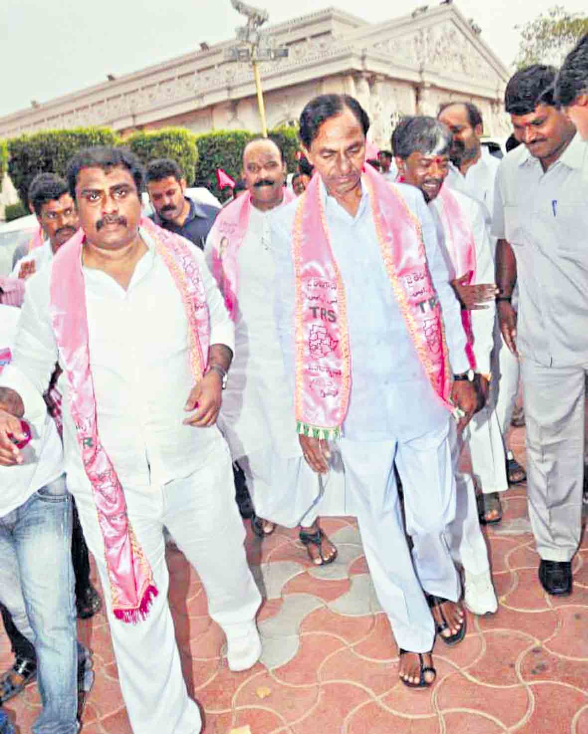 గులాబీ సైనికుడిగా గర్వపడుతున్నా!