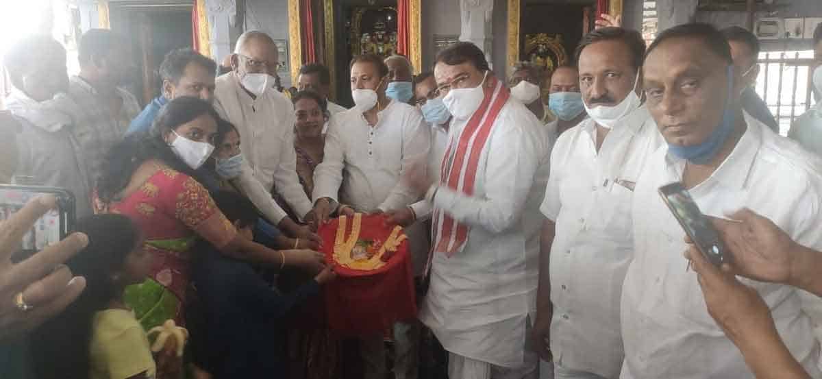 తెలంగాణ తిరుమల ఆలయానికి భక్తుల విరాళాలు
