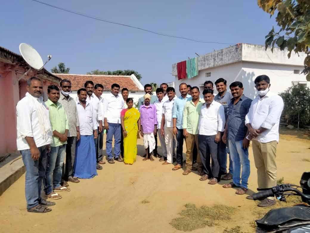 ‘కేంద్రం రైతుల జీవితాలతో ఆటలాడుతున్నది’