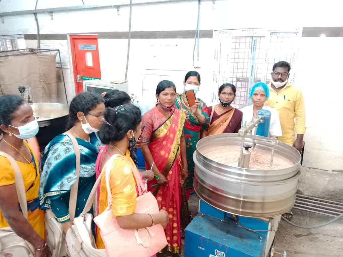 పరిశ్రమలతో గిరిజనులకు ఉపాధి