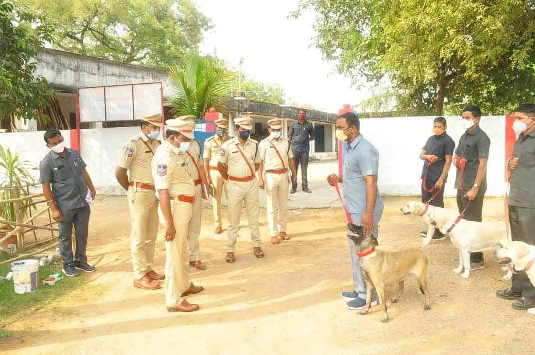 సాయుధ బలగాలు కీలకం : ఆదిలాబాద్‌ ఎస్పీ