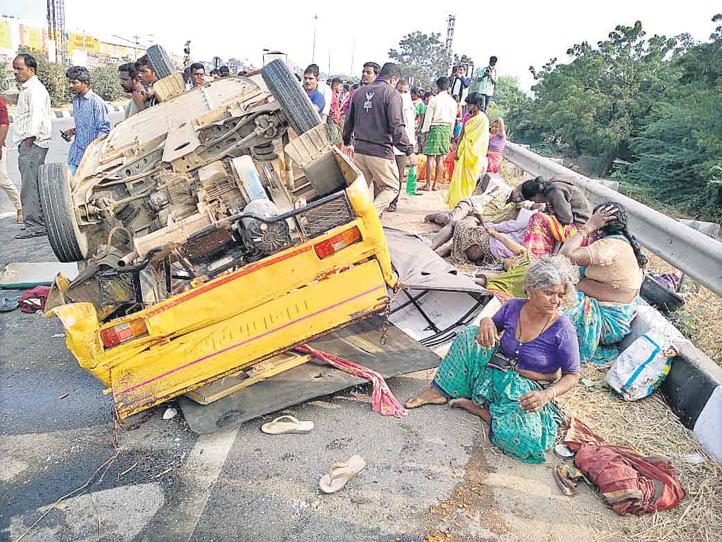 ఓఆర్‌ఆర్‌పై ఘోర ప్రమాదం