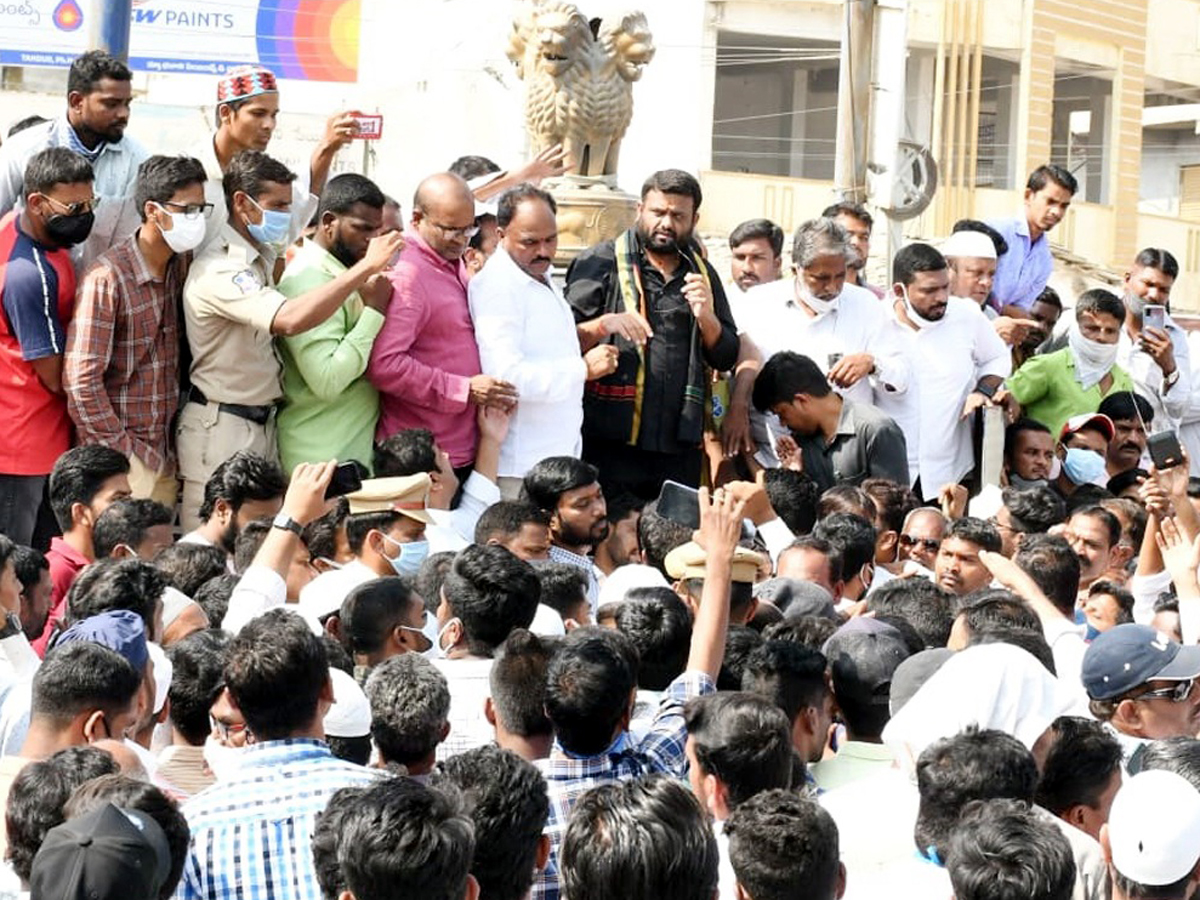 Tandur : ఆరు నెలల్లో రోడ్లు బాగు చేస్తాం.. దుమ్ములేవకుండా రోడ్లపై నీళ్లు చల్లిస్తా..