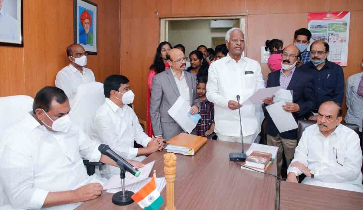 అట్టహాసంగా ప్రమాణస్వీకారం