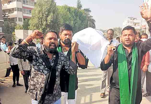 కేంద్రంపై మోగిన చావు డప్పు..!