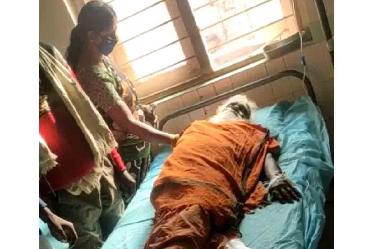 వృద్ధ పూజారి ఆత్మహత్యా యత్నం..