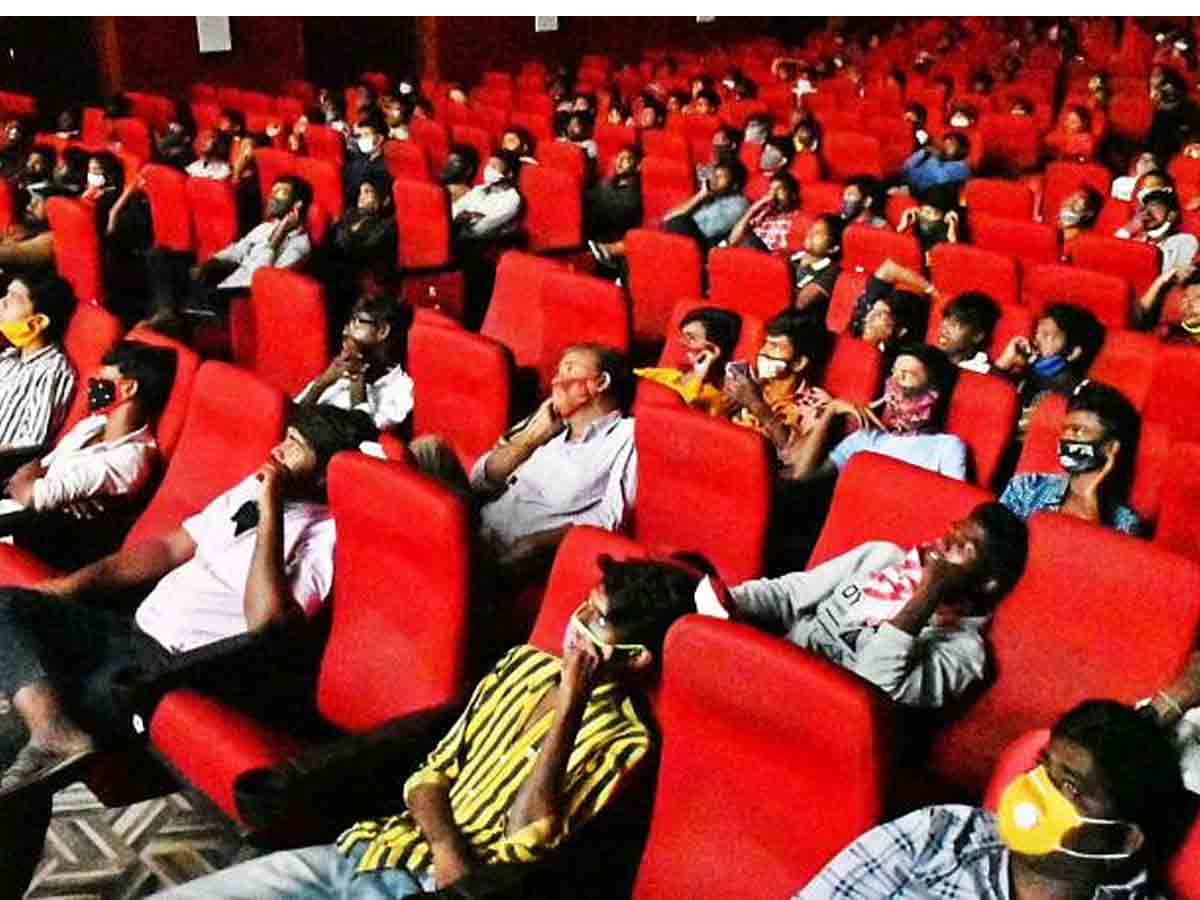 పెద్ద సినిమాలు వస్తున్నాయని హడావుడి నిర్ణయాలు తీసుకోవద్దు..