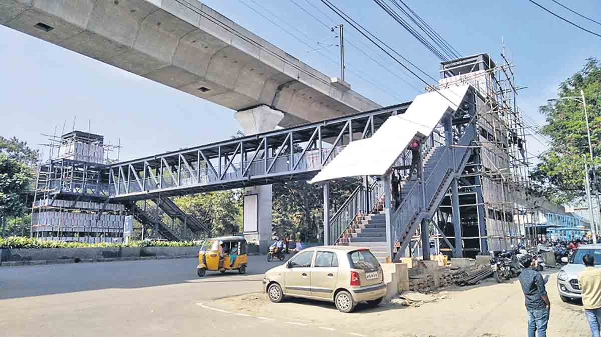 తుది దశకు ఫుట్‌ ఓవర్‌ బ్రిడ్జి