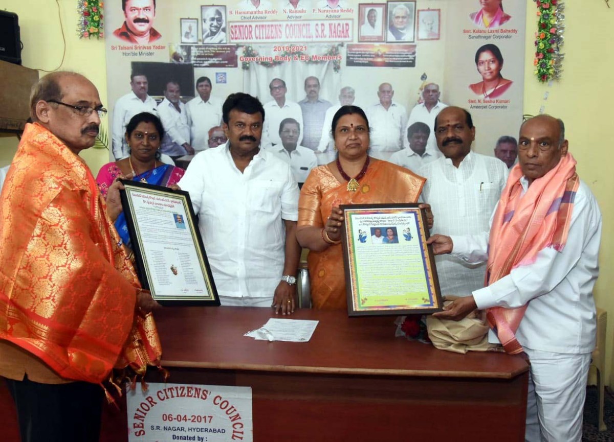 Senior citizens | ‘సహజ కవి’ బిరుదు అందుకున్న రిటైర్డ్‌ పోలీస్ డ్యాగ బాలరాజుయాదవ్‌