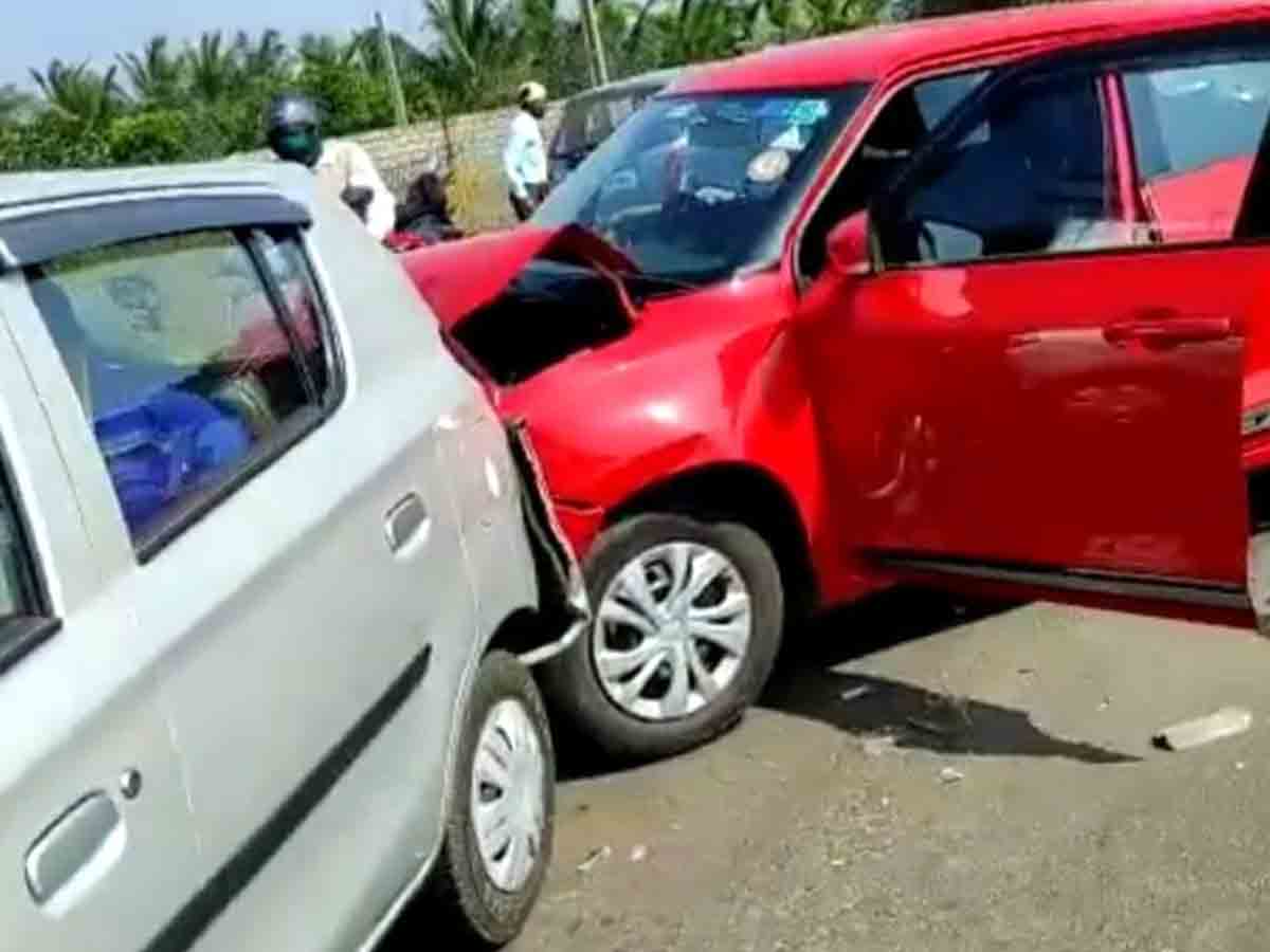 Crime : అతివేగంతో ఒకదానికొకటి ఢీకొన్న కార్లు.. పలువురికి గాయాలు