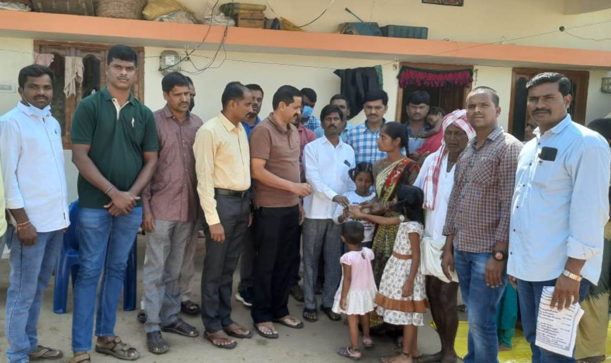 Constable family  | కానిస్టేబుల్‌ కుంటుబానికి చేయూత