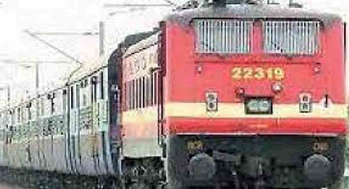 జవాద్ తుఫాన్ కారణంగా పలు రైళ్లు రద్దు..
