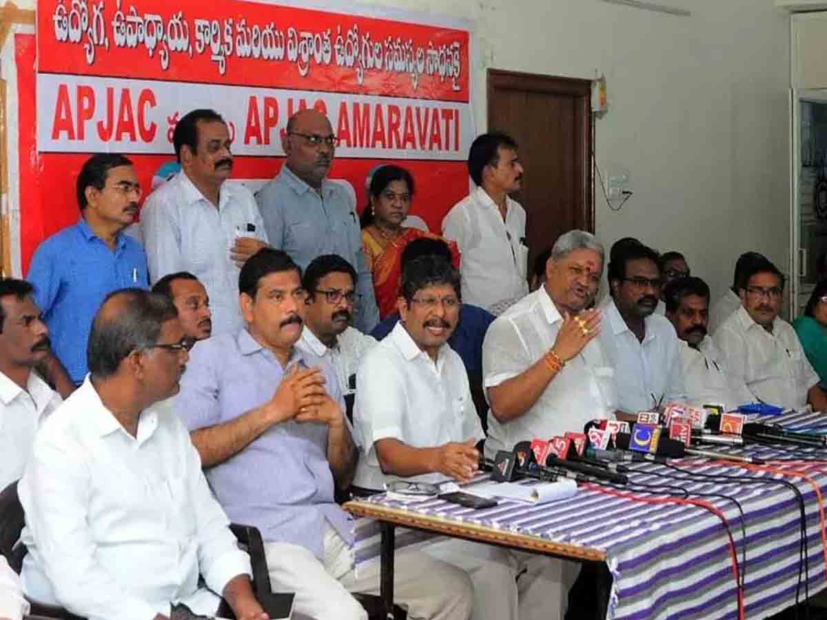 ఏపీలో ప్రభుత్వం, ఉద్యోగ సంఘాలతో సుదీర్ఘంగా కొనసాగుతున్న చర్చలు..