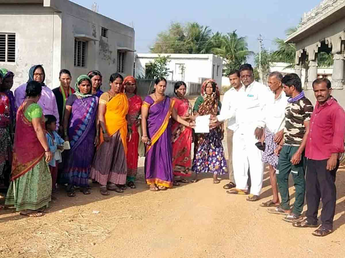 Vikarabad : నిరుపేద కుటుంబానికి సీఎం సహాయనిధి..