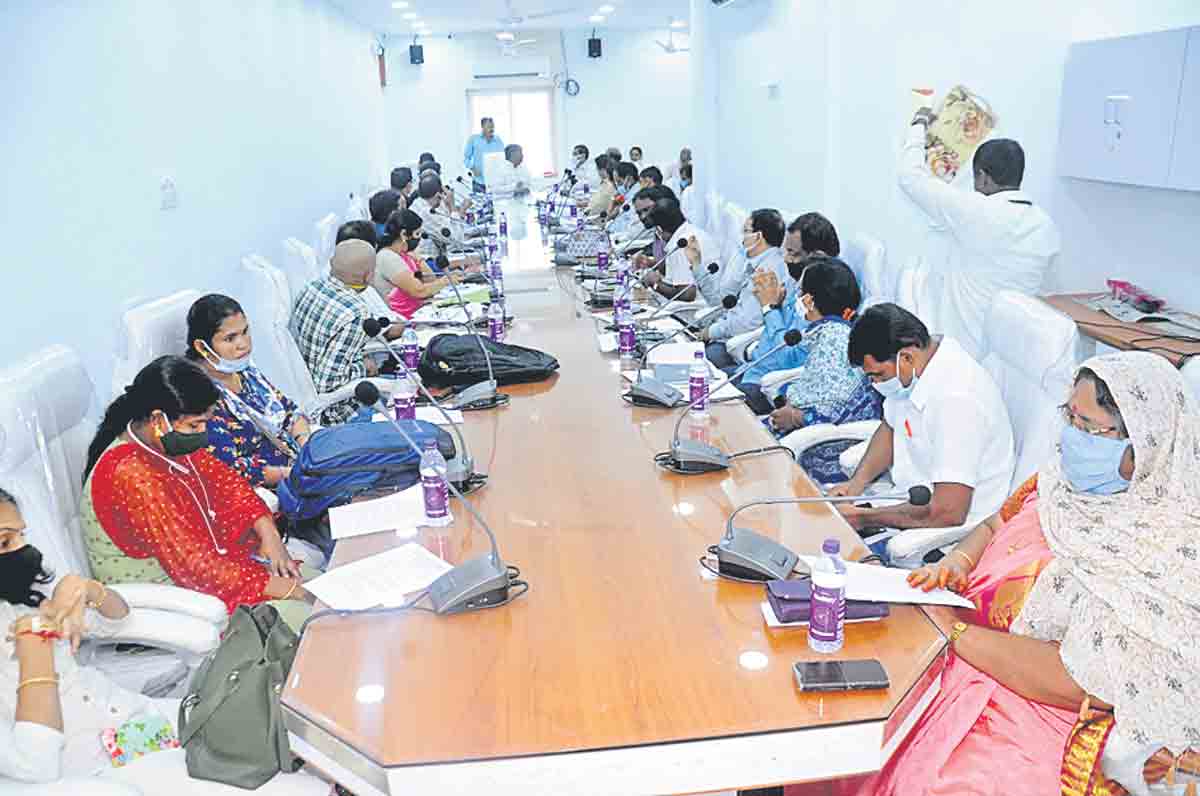 పెండింగ్‌ పనులను పూర్తి చేయాలి