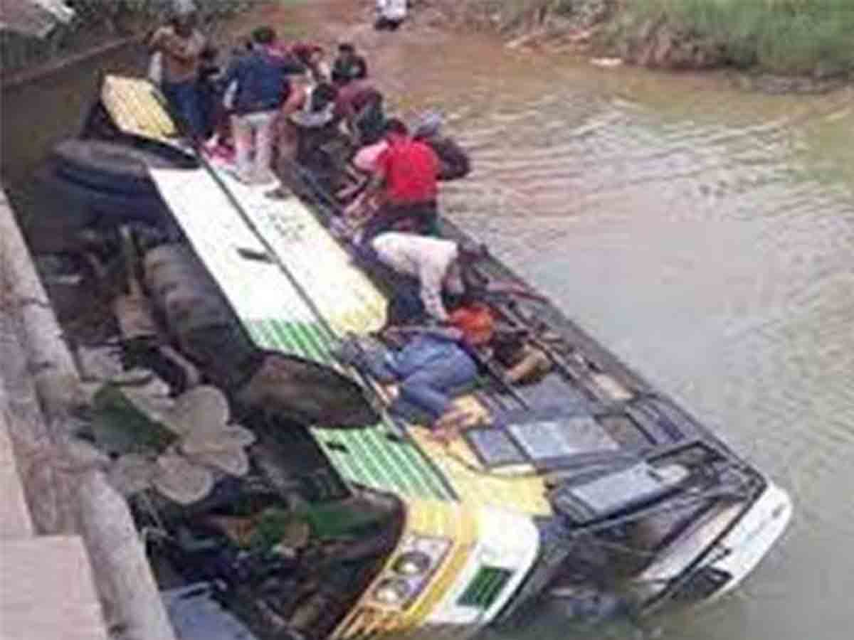 ఏపీలో మరో రెండు చోట్ల బస్సు ప్రమాదాలు..