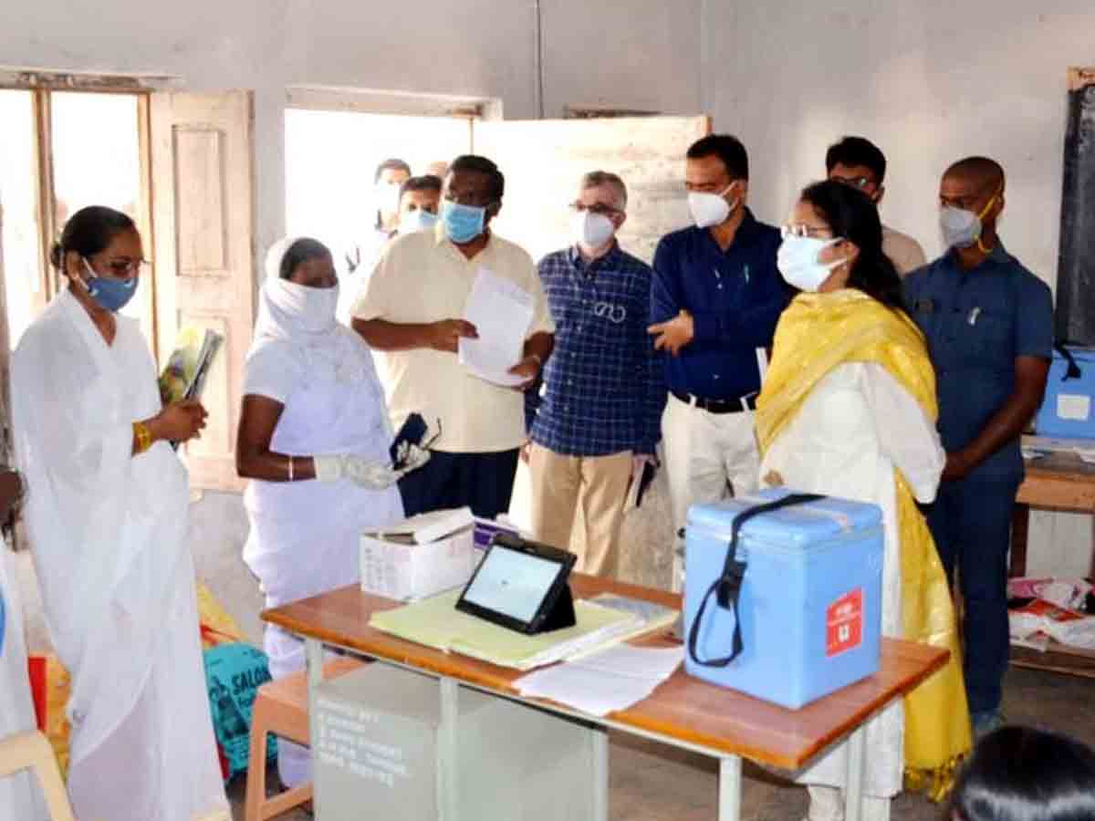 Vikarabad : వ్యాక్సిన్‌పై నిర్లక్ష్యం తగదు.. ఆరోగ్య సిబ్బందిపై కలెక్టర్‌ ఫైర్‌
