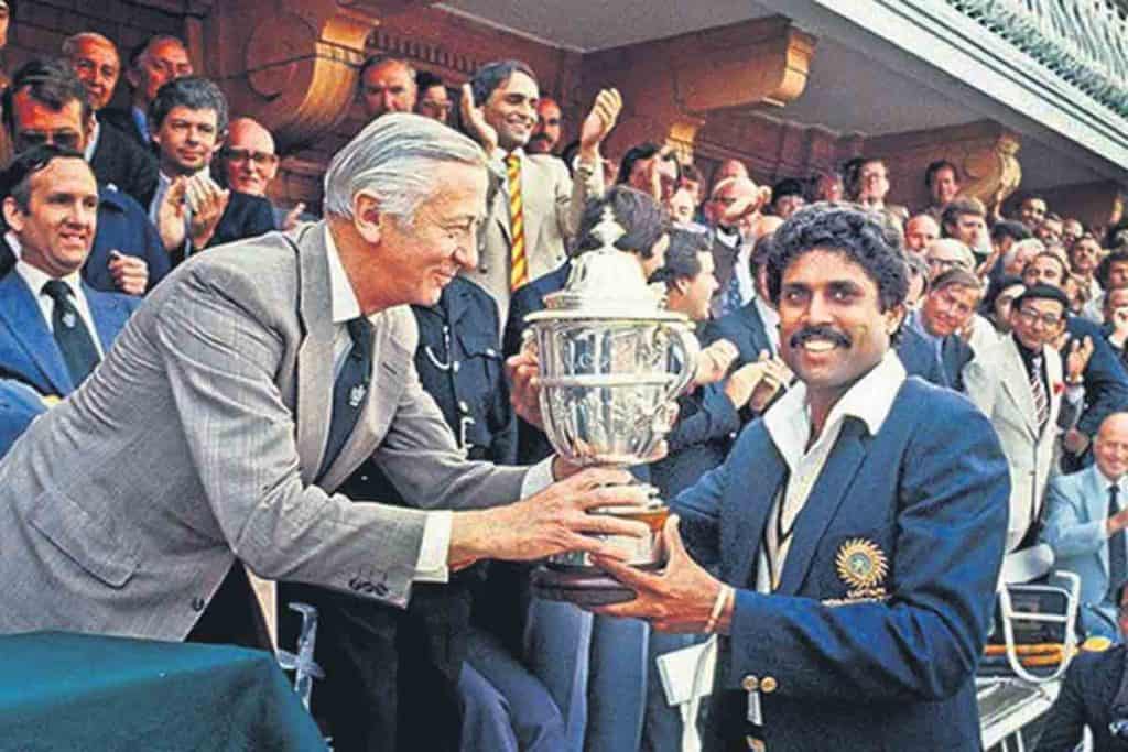 kapil dev with 1983 worldcup trophy 