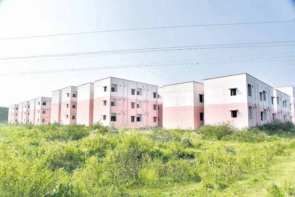 డబుల్‌ బెడ్‌ రూం ఇండ్లు పనులు శరవేగం