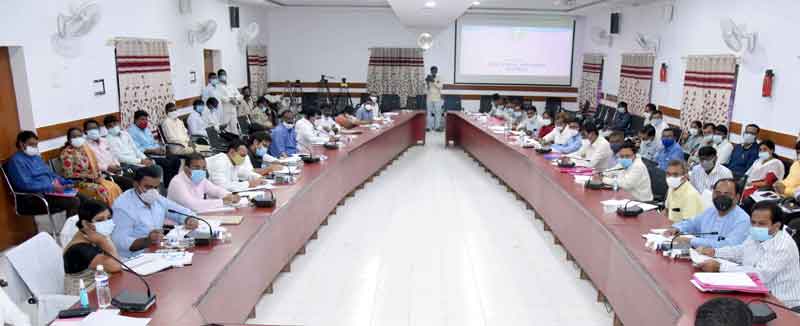 గడువులోగా అందరికీ టీకా