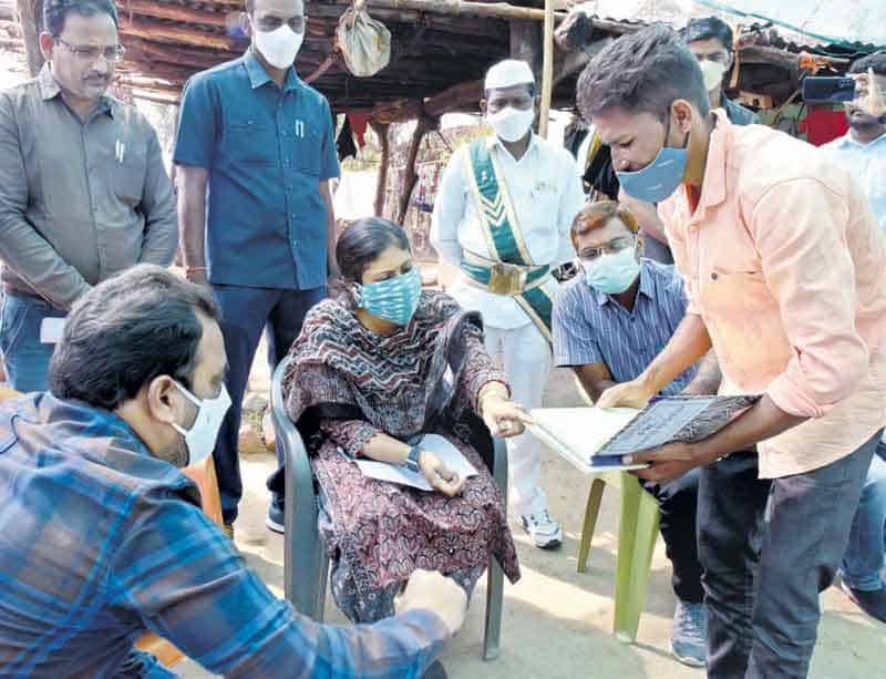 పోడు భూముల పట్టాల కోసం వచ్చిన దరఖాస్తులు