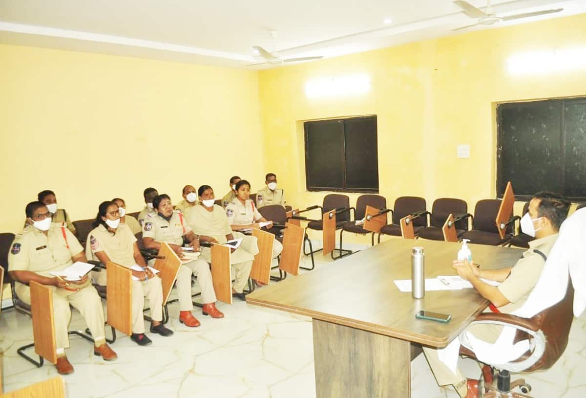 షీటీం సభ్యులు అండగా ఉండాలి