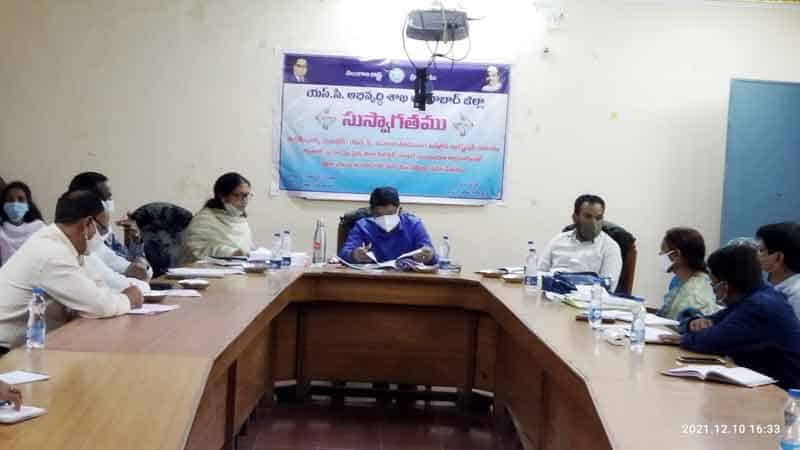 వంద శాతం ఉపకారవేతనాలు అందించాలి