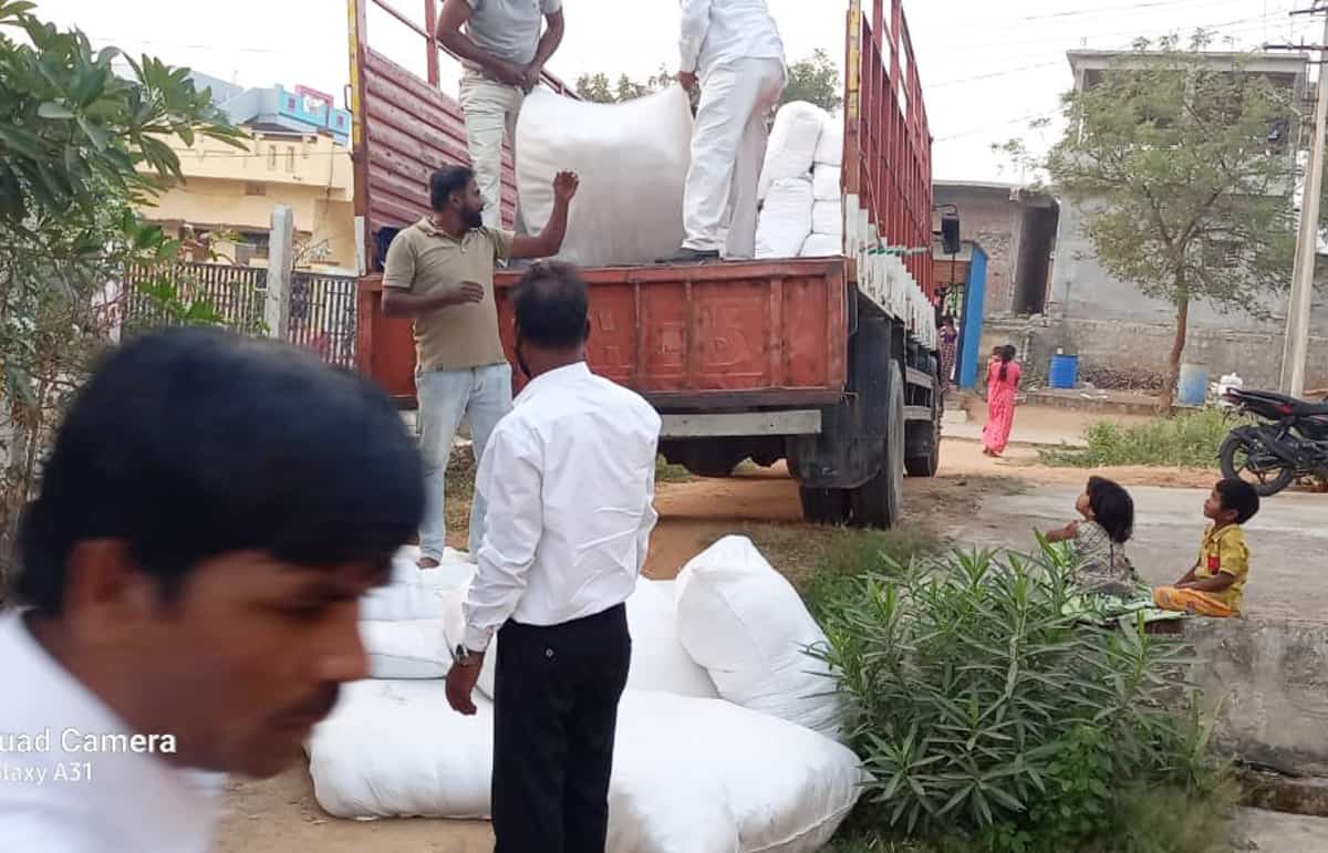 క్రిస్మస్‌ కానుకలు వచ్చేశాయ్‌..