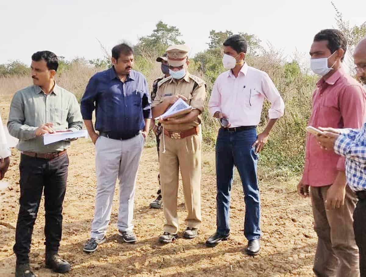 అటవీ భూముల హద్దులు గుర్తించాలి