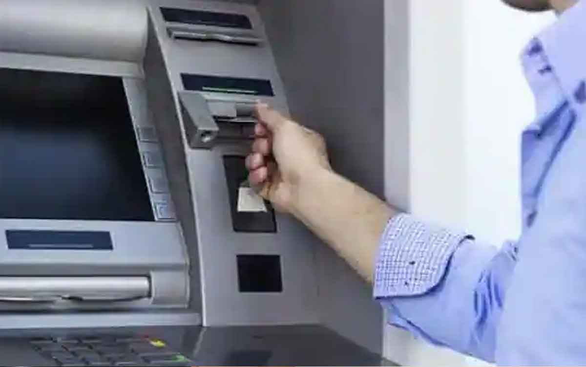ATM Charges From 2022 | బ్యాంక‌ర్ల న్యూఇయ‌ర్ గిఫ్ట్‌.. లిమిట్ దాటితే చార్జీల మోతే?!