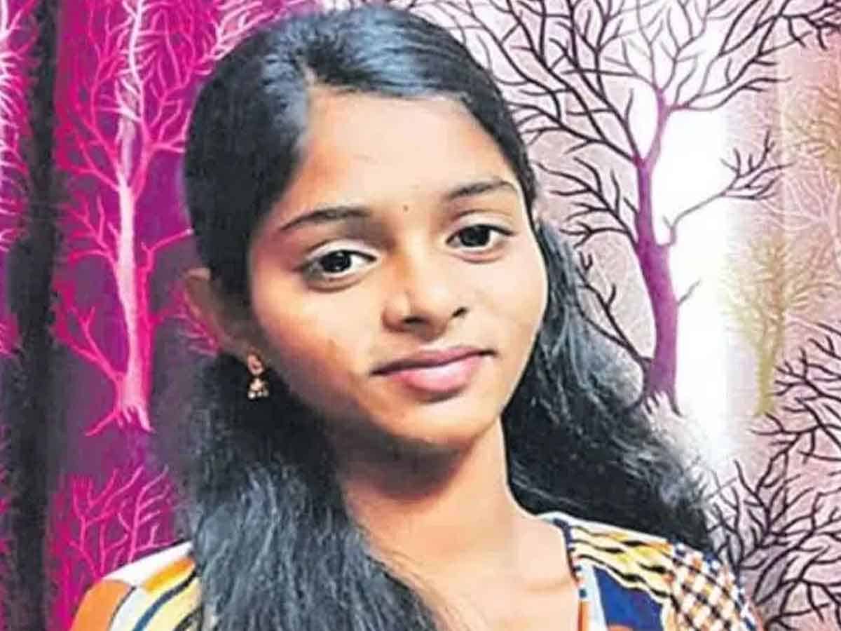 భవిష్యత్‌పై భయం.. అక్కకు మెసేజ్‌ పెట్టి చెల్లె బలవన్మరణం