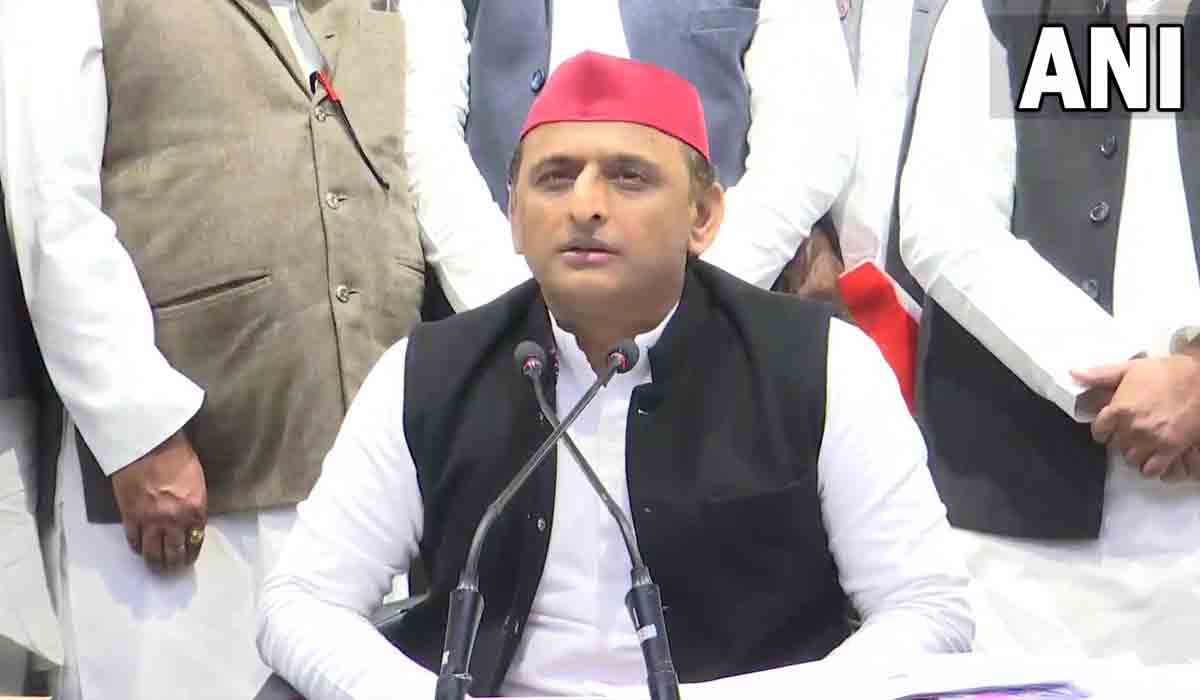 Akhilesh Yadav: మేం ల్యాప్‌టాప్‌లు ఇస్తే.. వాళ్లు లాఠీల‌తో కొట్టించారు: అఖిలేష్ యాద‌వ్‌