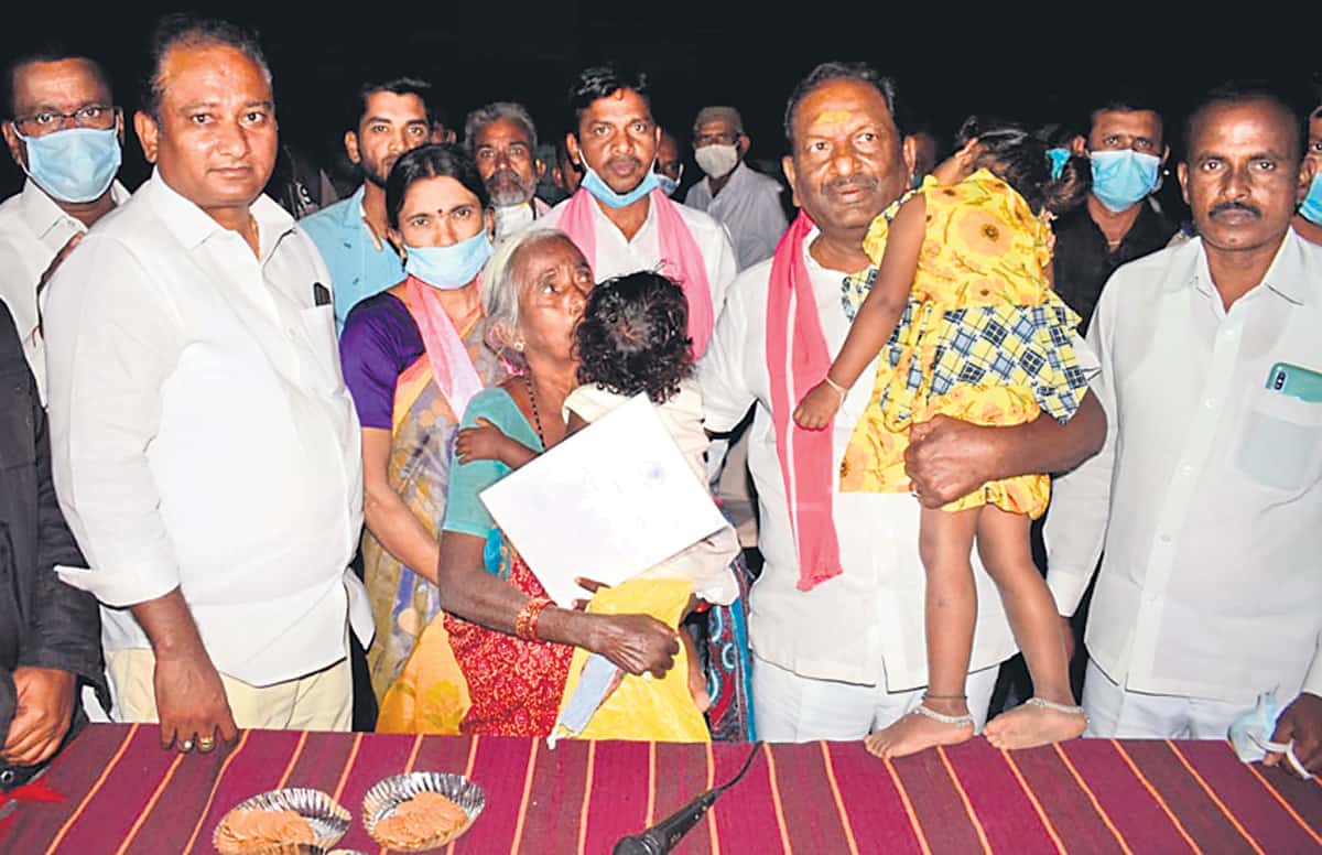 అనాథలకు అండగా మంత్రి