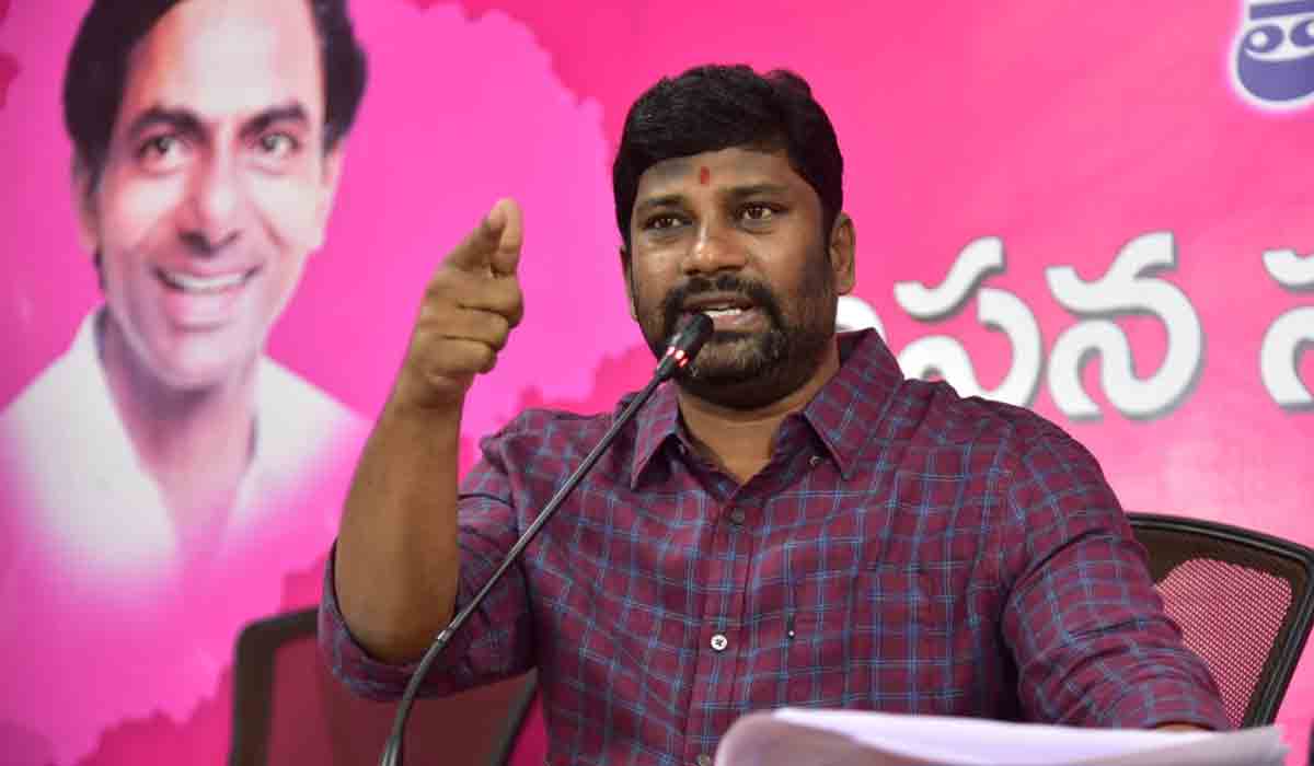 బండి సంజయ్‌ ఏం చెబితే తీన్మార్‌ అది  చేస్తాడు : బాల్క సుమన్‌