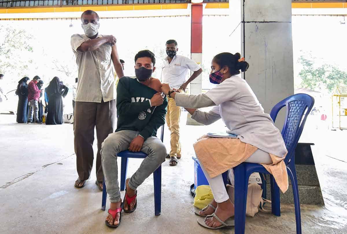 టీకా వేసుకొంటేనే వస్తం