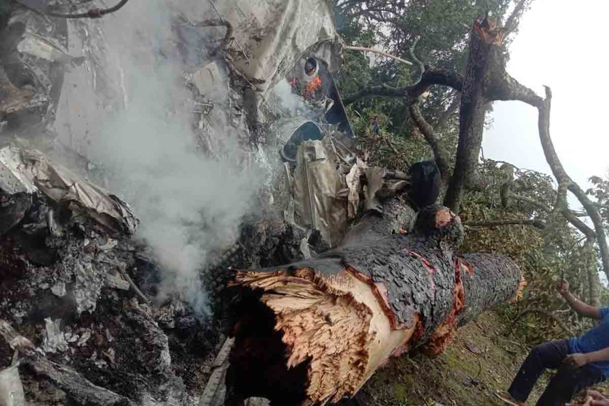 తునాతున‌క‌లైన హెలికాప్ట‌ర్‌.. కాలిబూడిదైన భారీ వృక్షాలు.. వీడియో