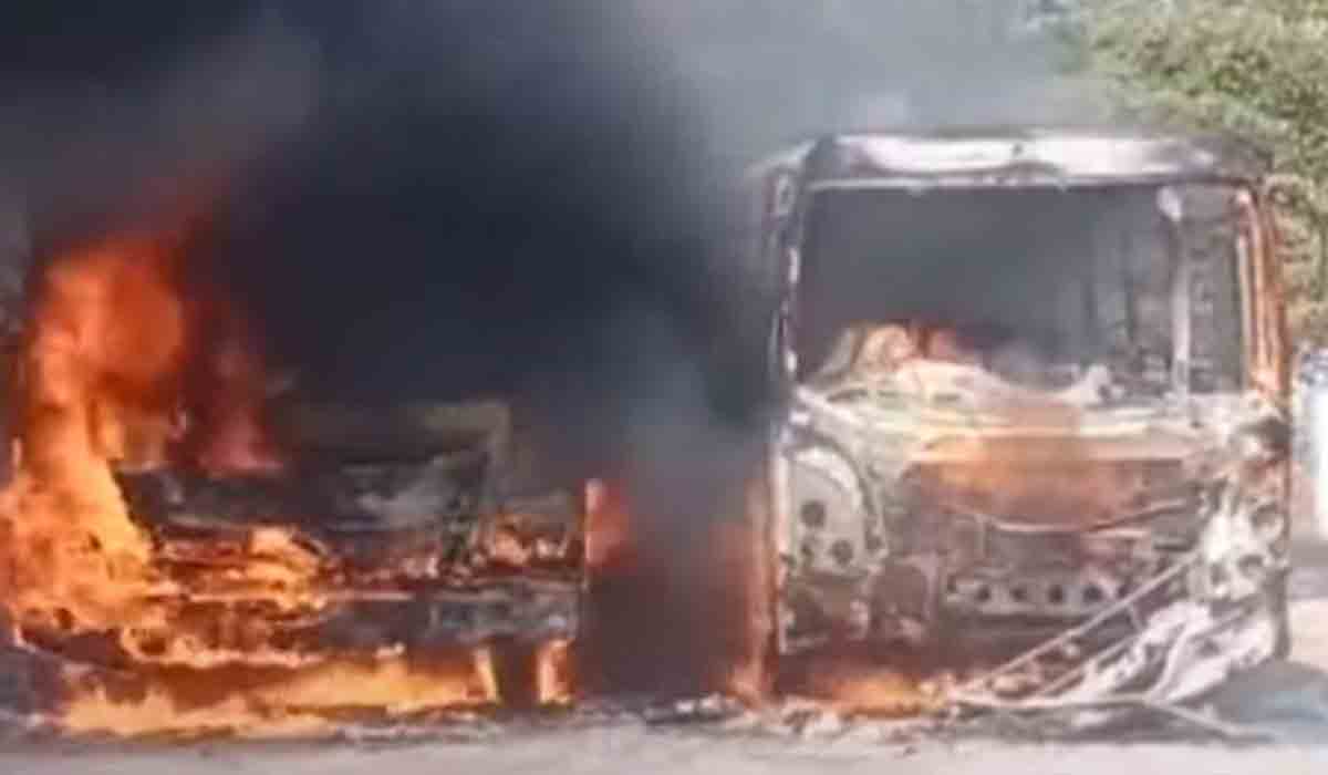 మ్యాక్స‌న్ ప‌రిశ్ర‌మ‌లో అగ్నిప్ర‌మాదం.. రెండు బ‌స్సులు ద‌గ్ధం