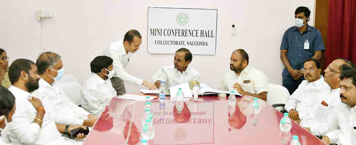 ప్రాజెక్టుల కాలనీవాసులకు ఇండ్ల పట్టాలు