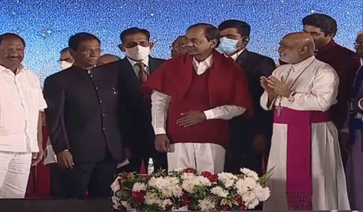 ఎల్బీ స్టేడియంలో క్రిస్మ‌స్ వేడుక‌లు.. హాజ‌రైన సీఎం కేసీఆర్