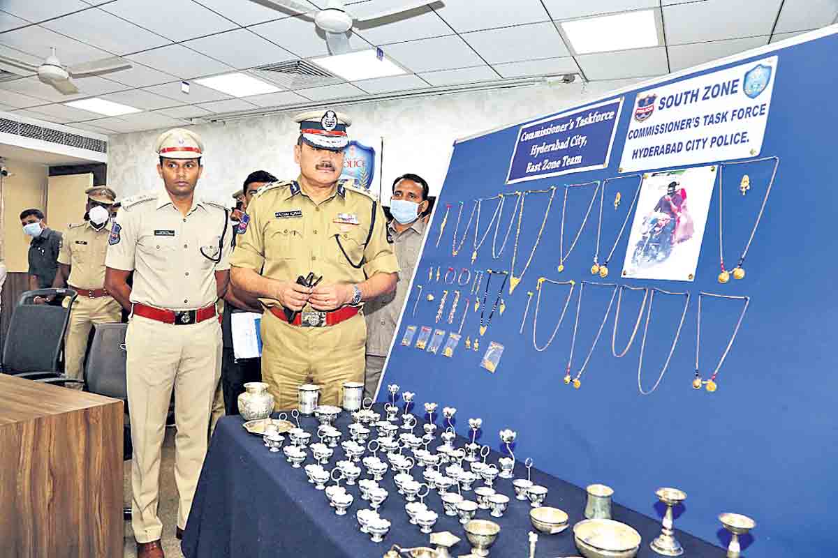 కొలువు పేరిట..మహిళలకు మస్కా