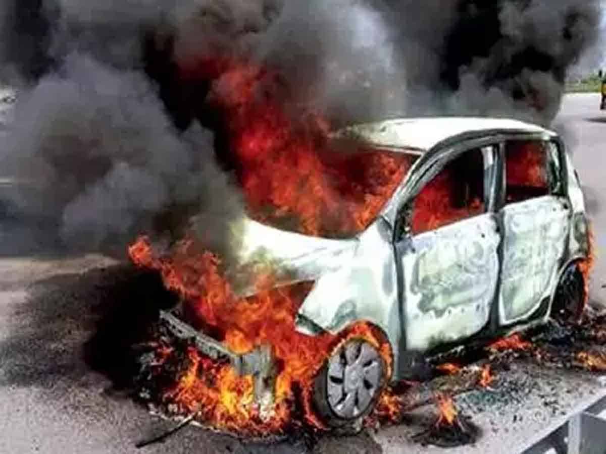 Car Fire: విశాఖపట్నంలో అగ్నిప్రమాదం.. బూడిదైన 7 కార్లు