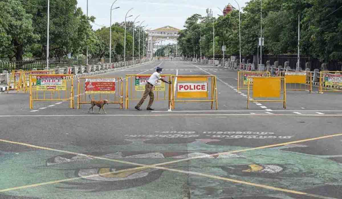 బహిరంగ ప్రదేశాలు, హోటళ్లలో న్యూ ఇయర్‌ వేడుకలపై ఆంక్షలు