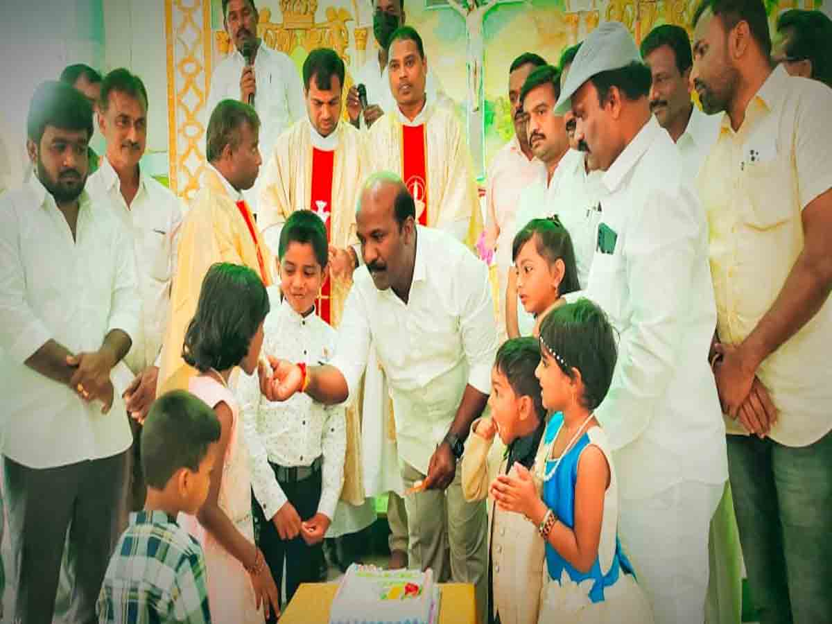 రామాపురంలో ఘనంగా క్రిస్మస్ వేడుకలు.. హాజరైన ఎమ్మెల్యే చిరుమర్తి